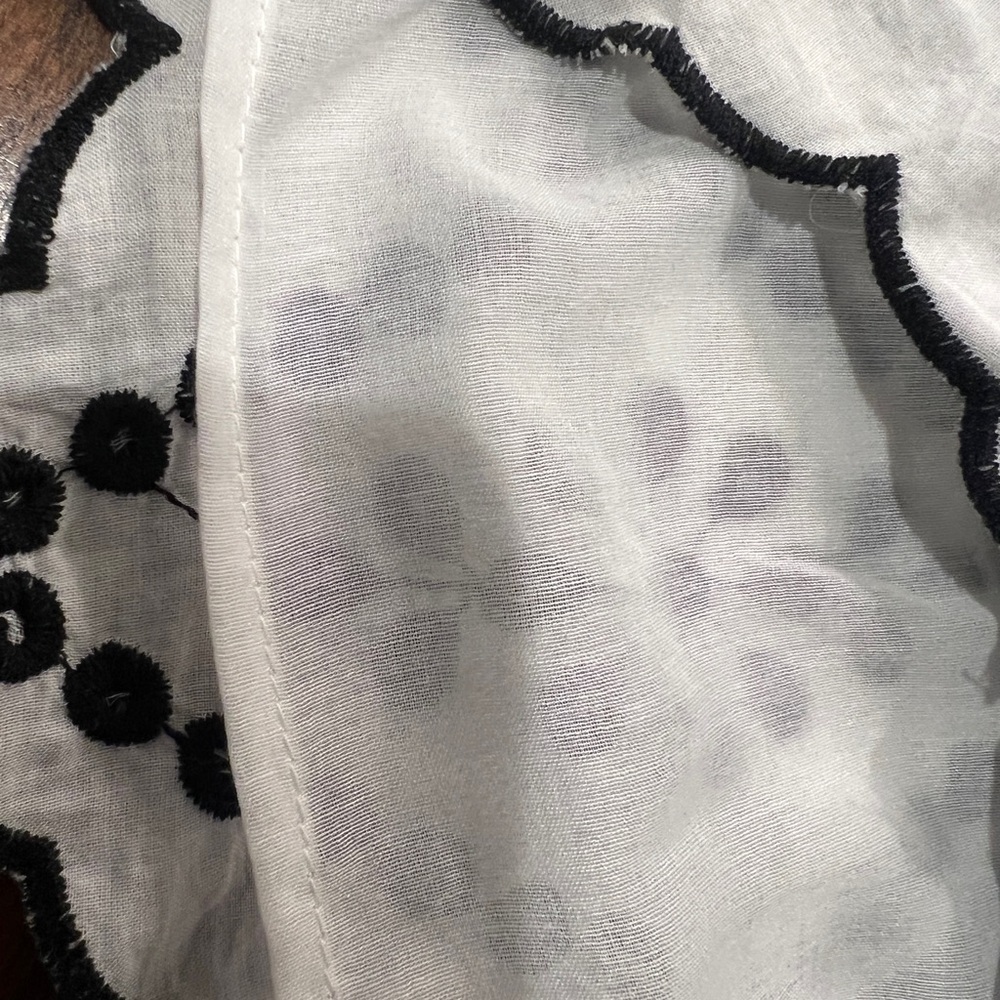 Scalop detail shorts with Contrast Embroidery from Stradivarius - Picture 12 of 12